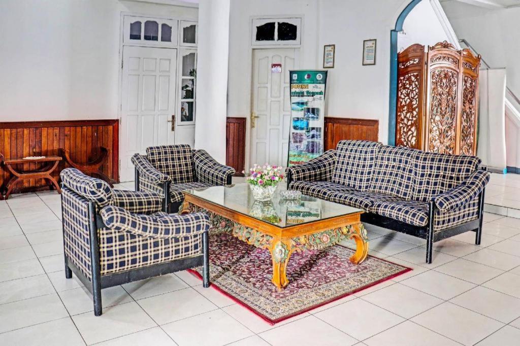 Oyo 90483 Homestay Permata Syariah Bangko Eksteriør billede